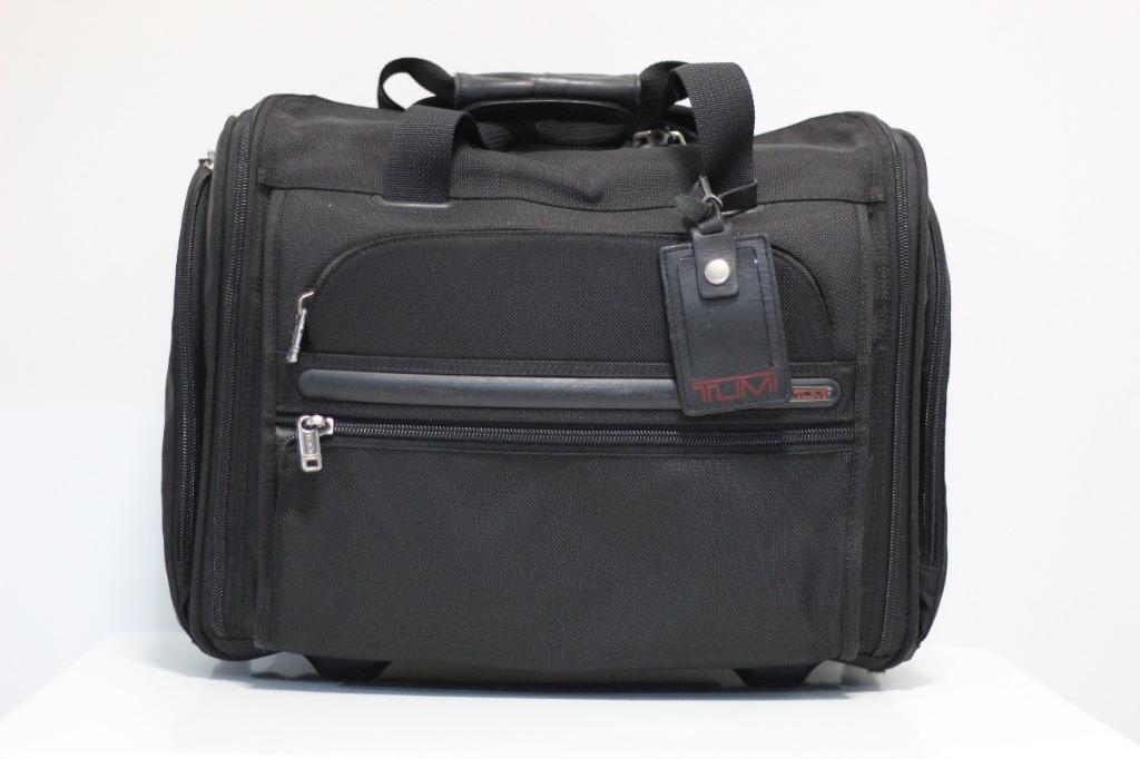 Tumi 22051D4 Briefcase 2 wheeled Pilot Flight Bag Lawyer bag