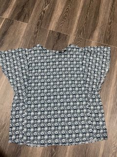 (Category: ) located in . Submitted by sywardrobe (Listing ID 1131571318, Image 1). Description: .