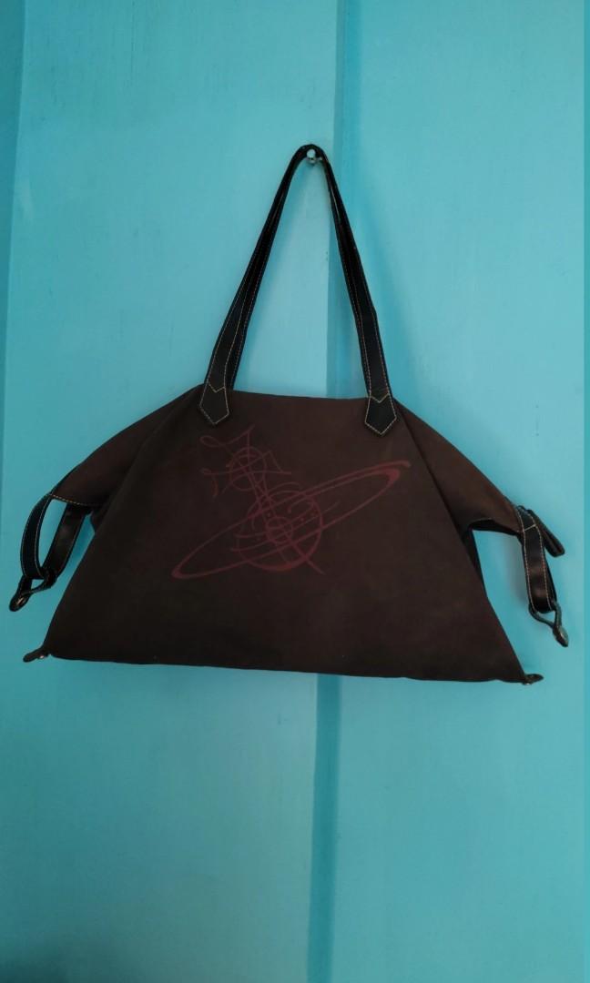 Vivienne Westwood y2k bag (Category: Luxury Bags & Wallets) located in Davao. Submitted by swagfitsx (Listing ID 1131619280, Image 2). Description: pm me for more details flaw: crack leather sa handle.