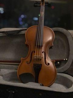 Gorgeous 1/4 size Violin at a steal price!!!