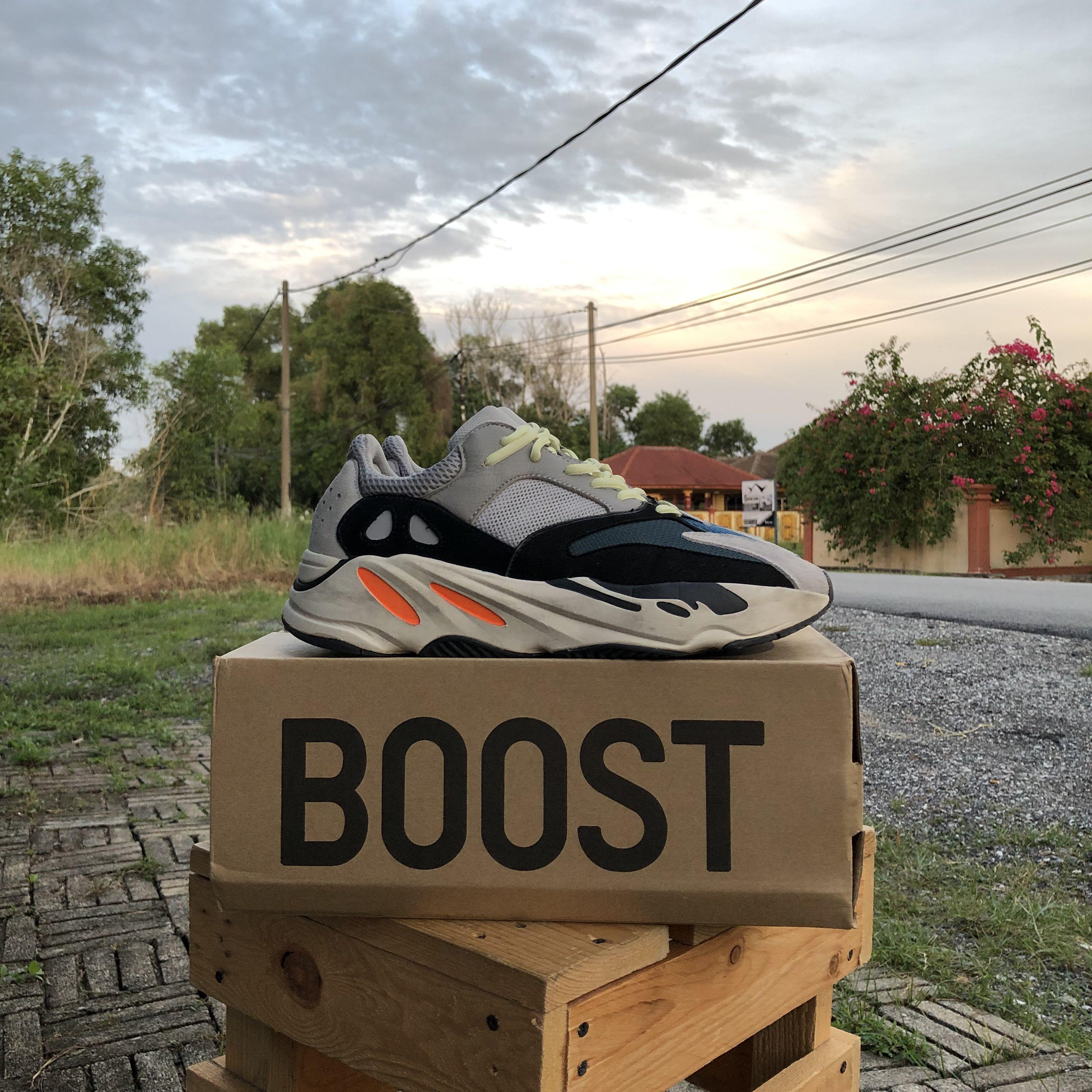 size 4 yeezy 700