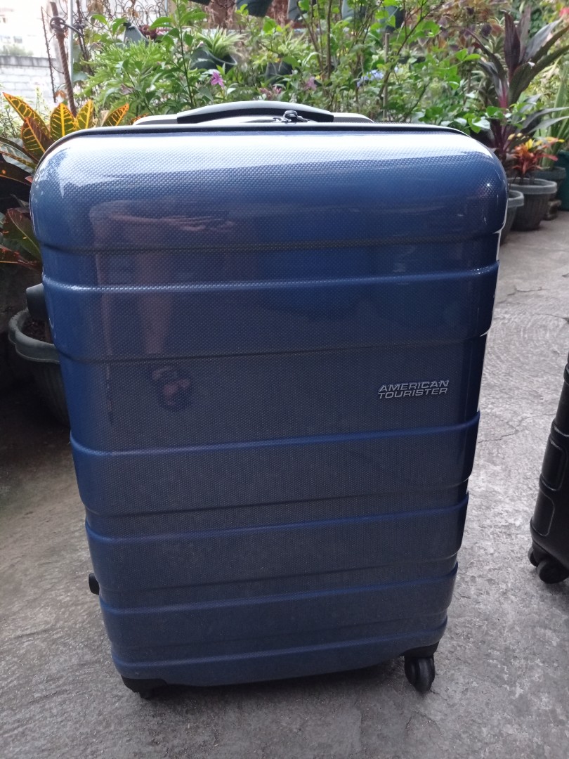 AMERICAN TOURISTER MEDIUM SIZE, Hobbies & Toys, Travel, Luggage on