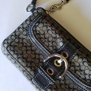 Authentic Coach Wristlet Black & Tan Silver Buckle with Pocket, Signature Fabric