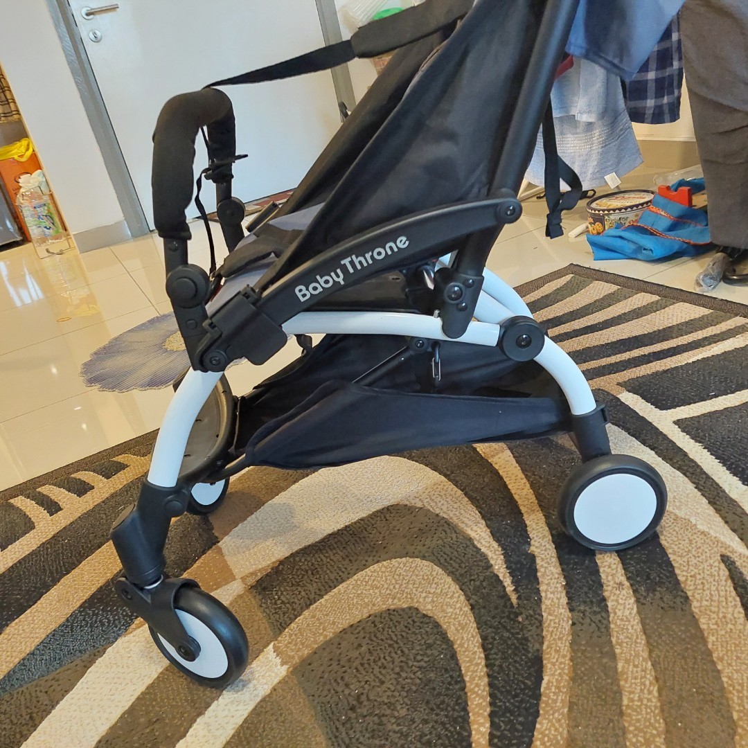 Baby throne stroller