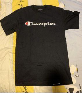 hat frugter evig Champion Logo Tee, Men's Fashion, Tops & Sets, Tshirts & Polo Shirts on  Carousell