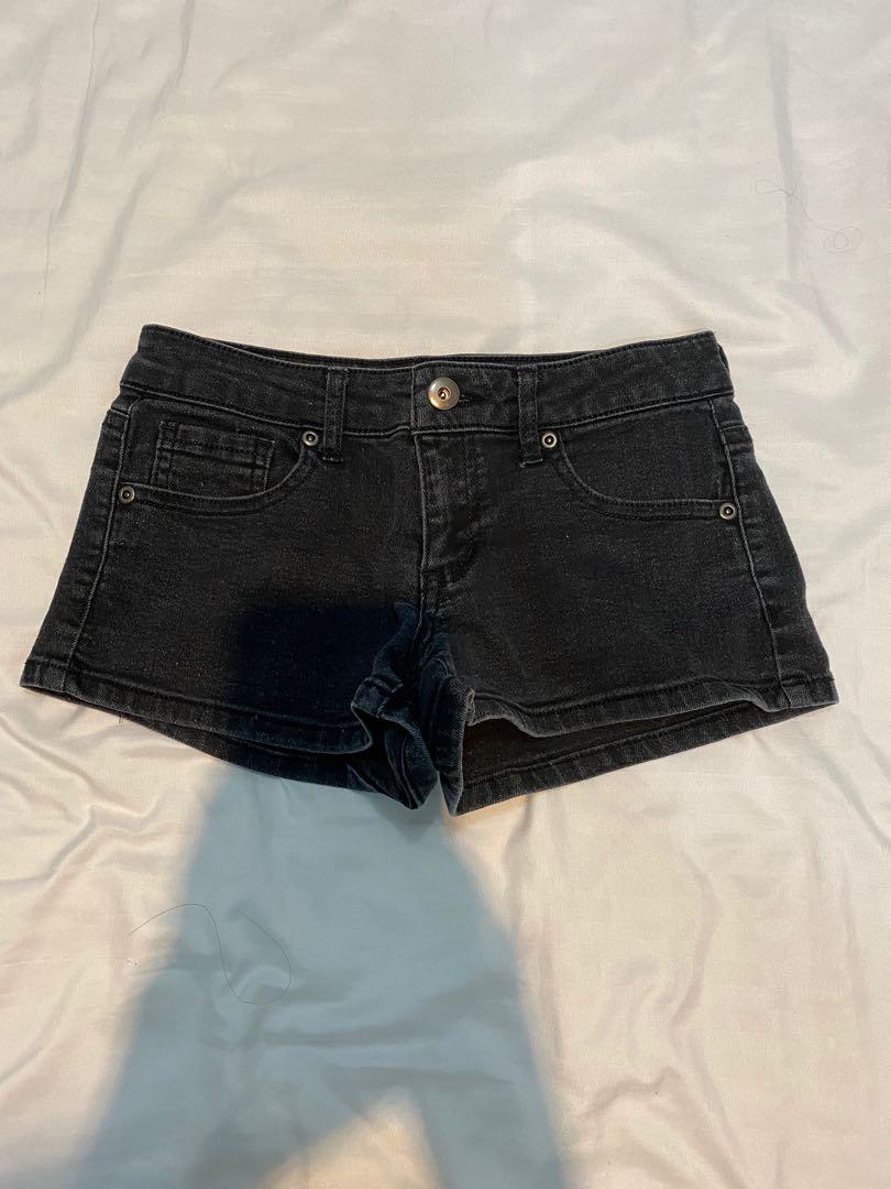F21 shorts (Category: Shorts) located in Quezon City. Submitted by margaaa01 (Listing ID 1131715051, Image 1). Description: Waistline: 25.