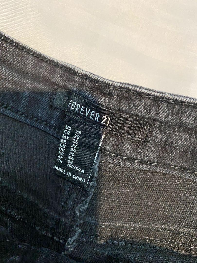F21 shorts (Category: Shorts) located in Quezon City. Submitted by margaaa01 (Listing ID 1131715051, Image 2). Description: Waistline: 25.