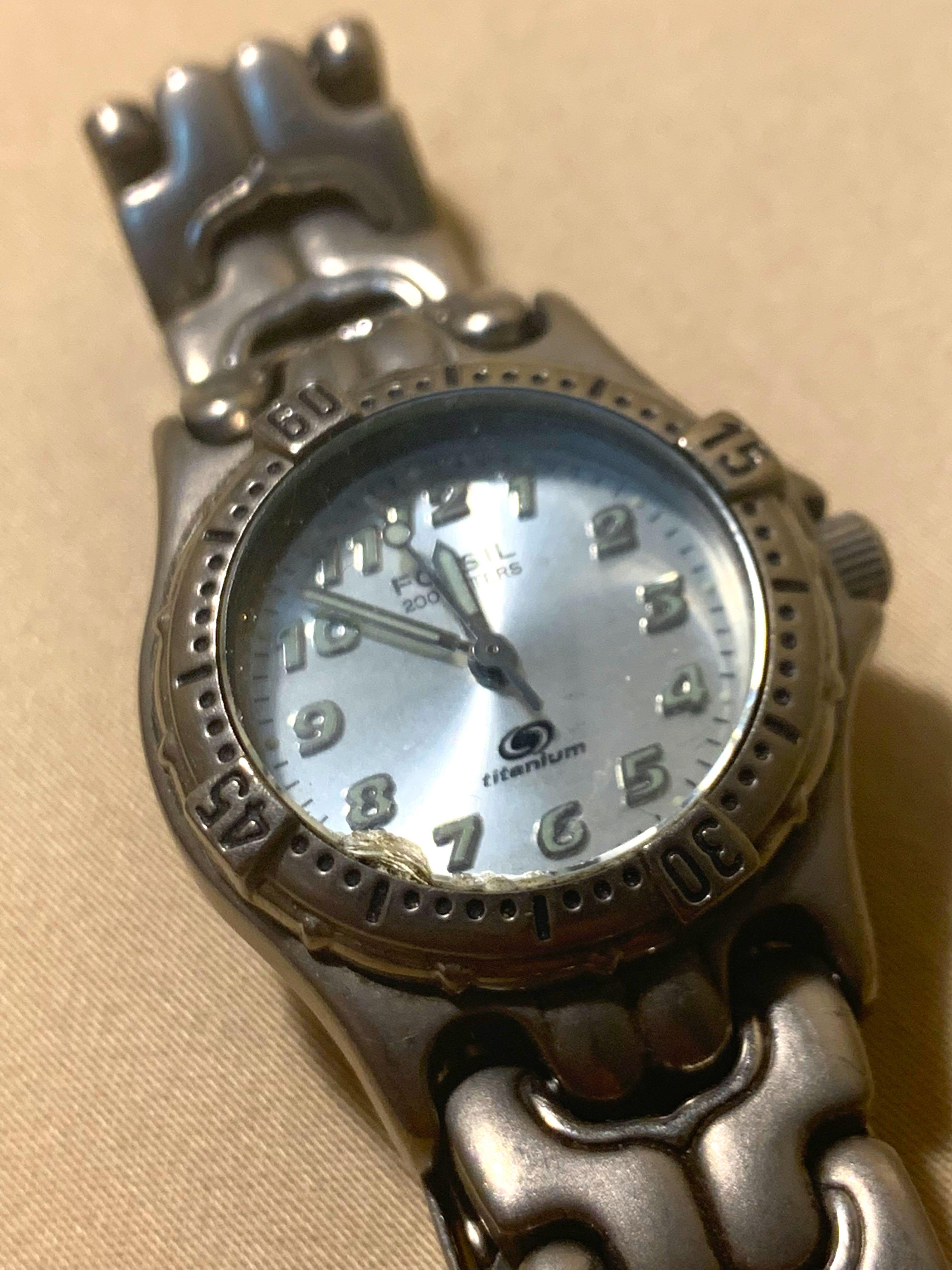 Fossil sales 200 meters
