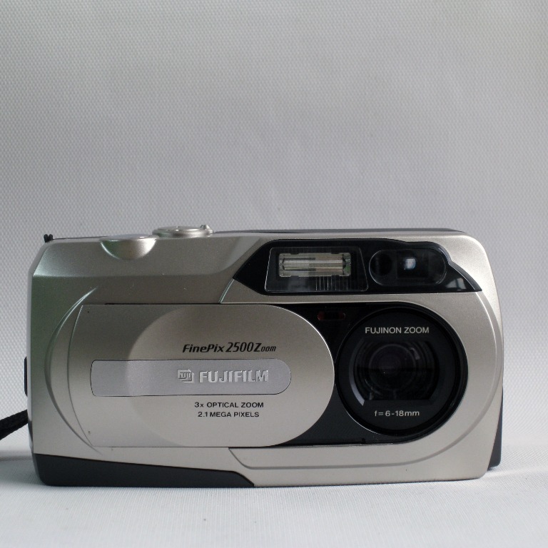 Fujifilm Finepix 2500 Zoom (Japan Set) /Digital Compact Camera 