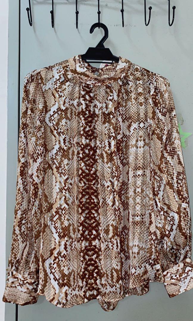 H&m snake print blouse top