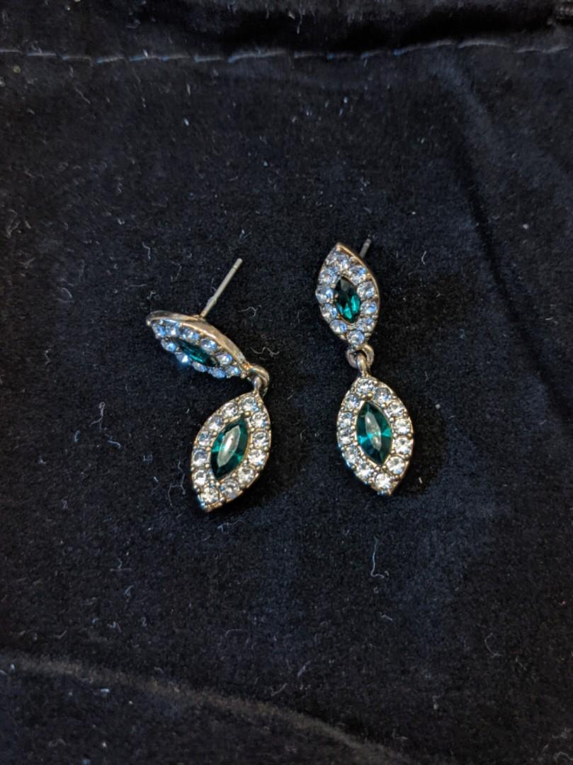 Emerald earrings lovisa hot sale