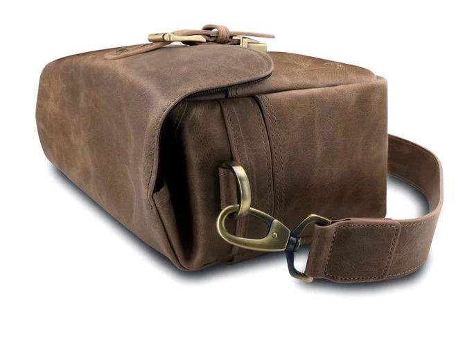 MegaGear Torres Top Grain Leather Camera Messenger Bag for Mirrorless –  MegaGear Store