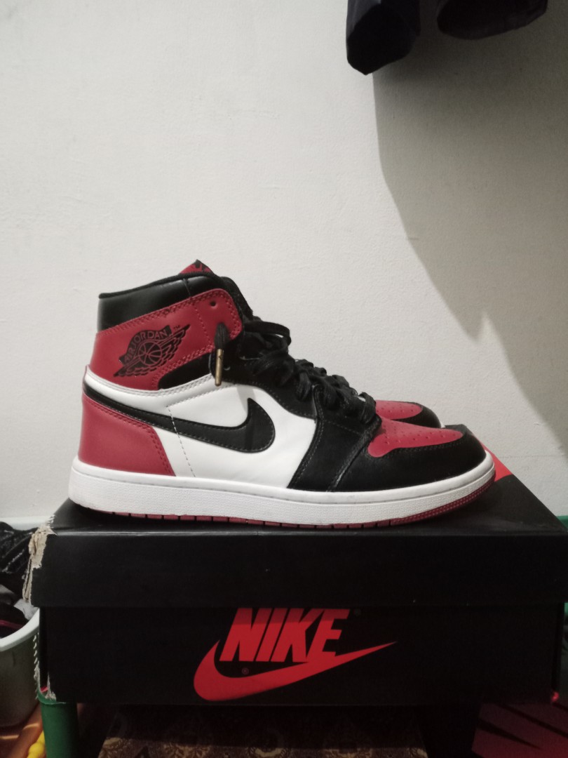 Nike Air Jordan 1 bred toe, Fesyen Pria 
