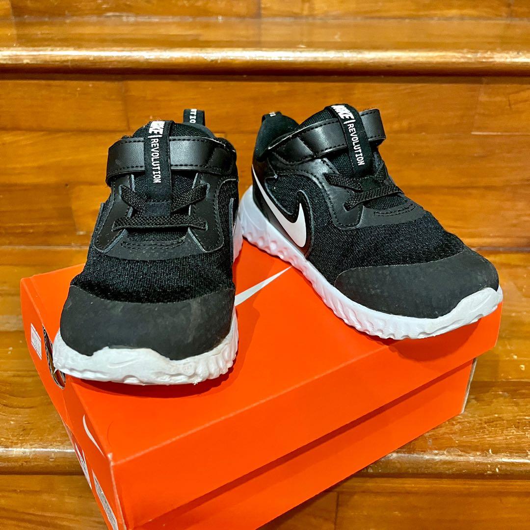 Nike revolution toddler boy 2025
