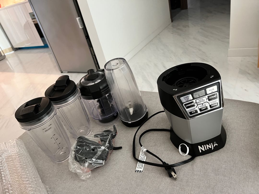 Nutri ninja food processor and blender, TV & Home Appliances, Kitchen