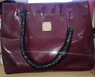 Pre-loved MCM tote bag patent leather