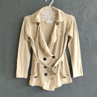 Preloved Outer Rajut Warna Krem Kancing Belt Sabuk Model Blazer Cream Knit Tops