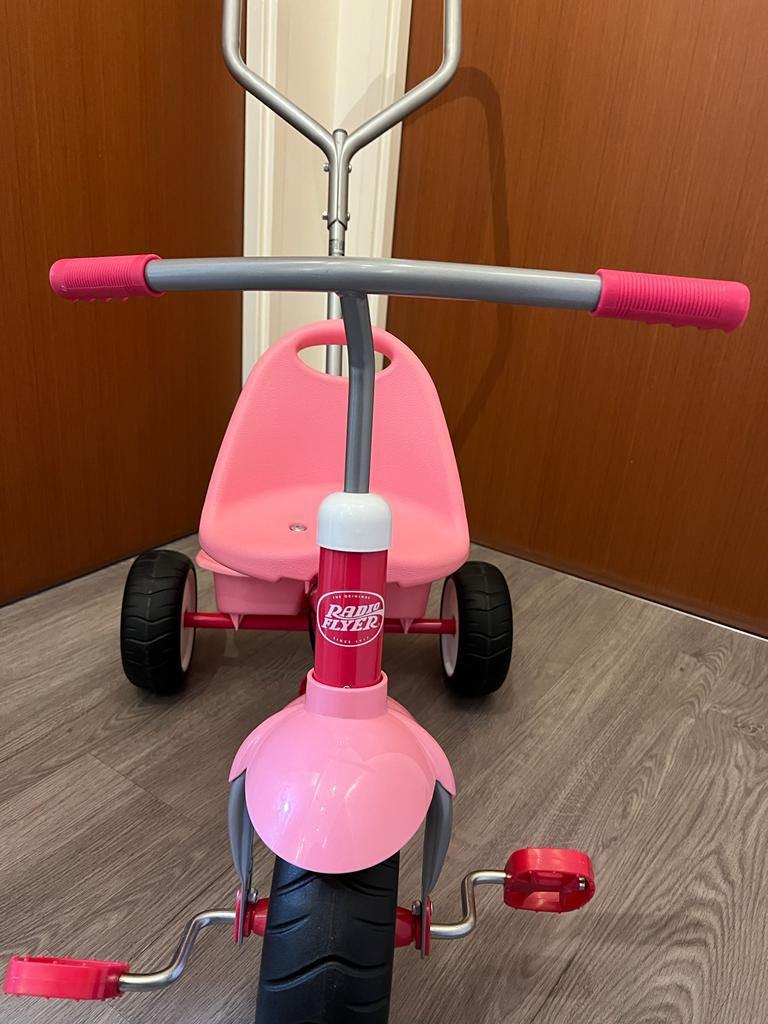 Radio Flyer Deluxe Steer and Stroll Trike, Babies & Kids, Going Out