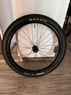 Trek roscoe wheelset with reckon tyre 
