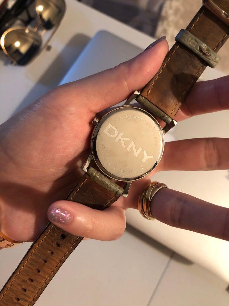 Quartz watch sale need battery