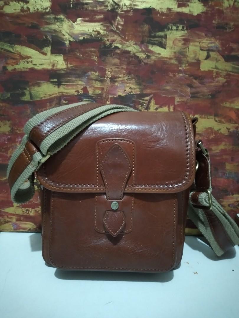 Walkway new zealand leather sling bag old scholl design, Men's Fashion, Bags,  Sling Bags on Carousell