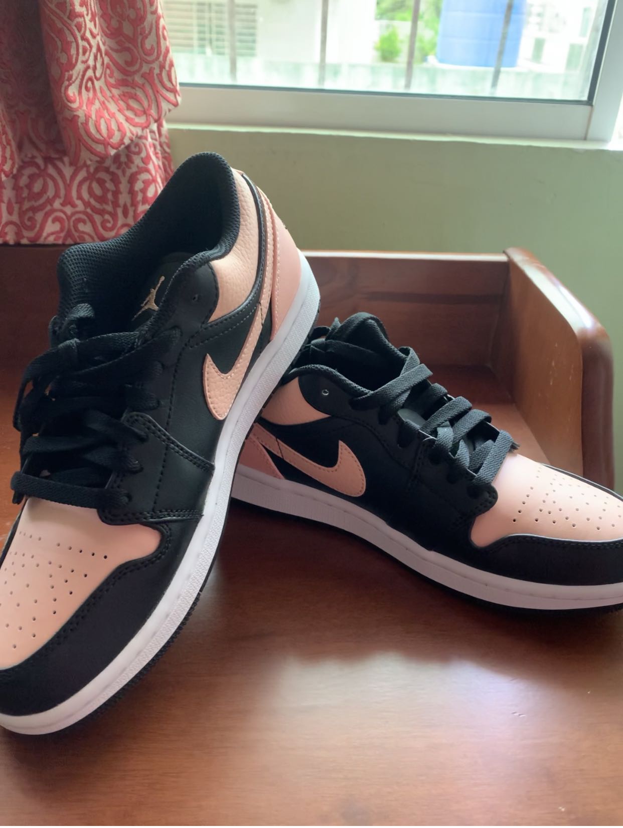 aj crimson tint
