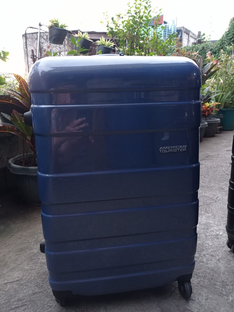 AMERICAN TOURISTER MEDIUM SIZE, Hobbies & Toys, Travel, Luggage on