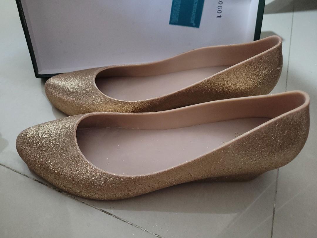 Gold top party shoes