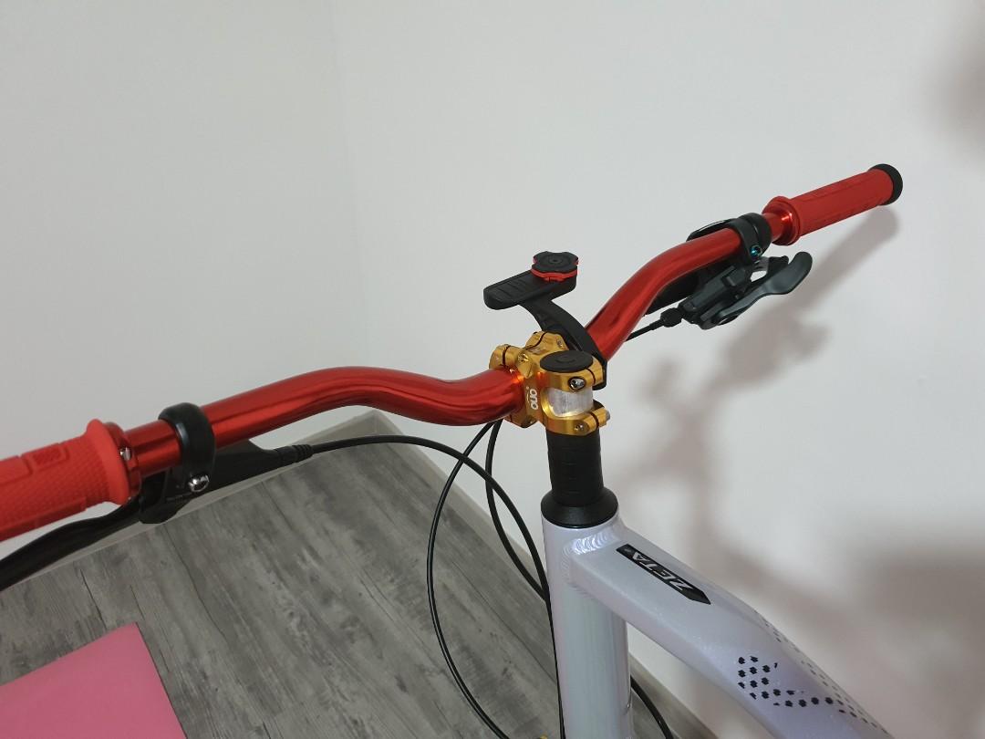 Red handlebars online mountain bike