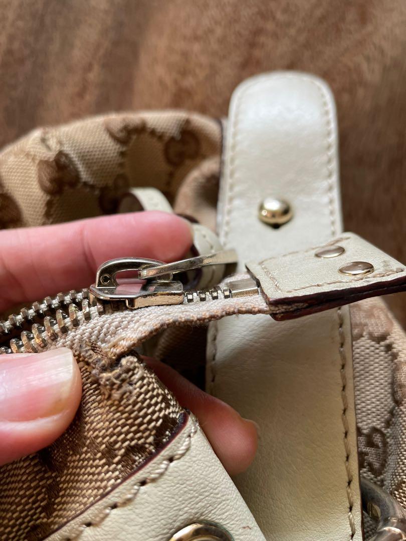Gucci Bamboo GG Shoulder Bag (Category: Luxury Bags & Wallets) located in Muntinlupa City. Submitted by phbudgetluxuryfinds (Listing ID 1131864006, Image 2). Description: Authentic 💯 No other inclusion just the bag With signs of wear Pamana bag na po ito Large capacity .