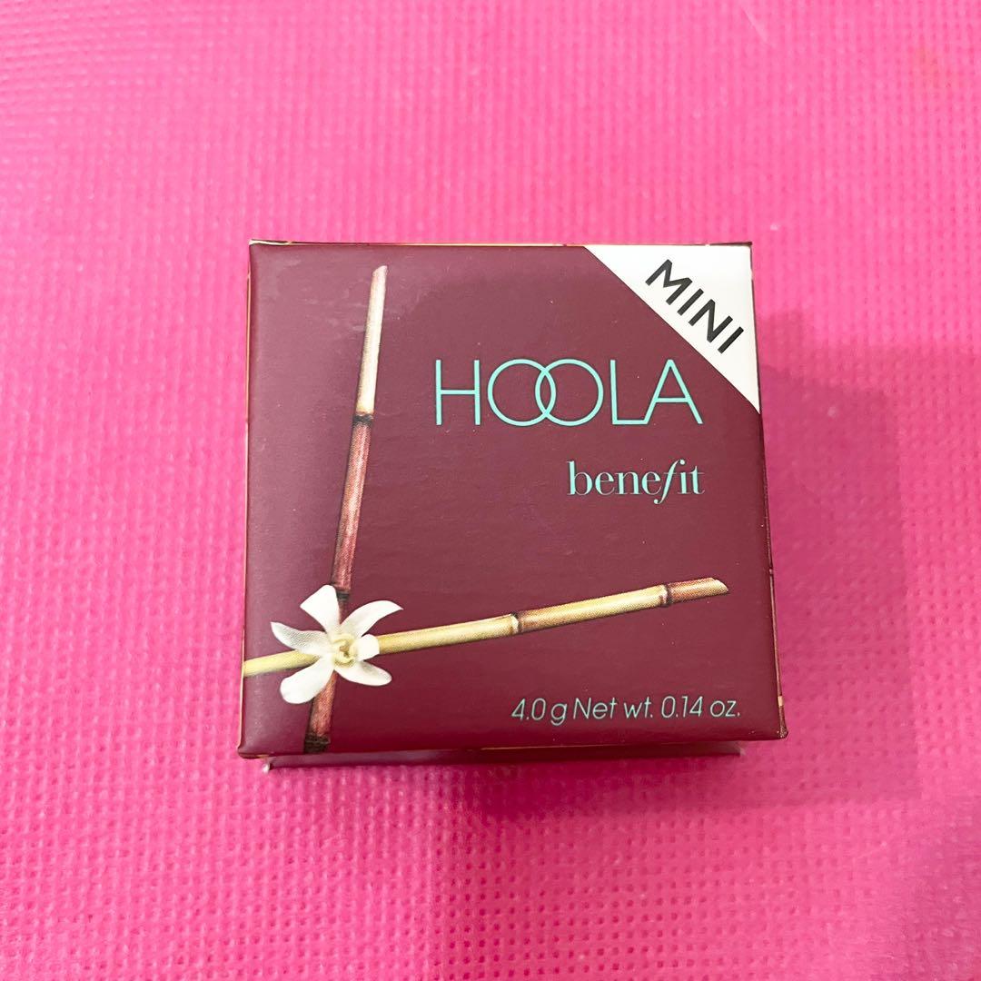 AUTHENTIC Benefit cosmetics hoola matte bronzer with brush and mirror (Category: Makeup) located in Pasig City. Submitted by vanityboutique (Listing ID 1131901378, Image 1). Description: Pm for more details Brand new and authentic Selling low and affordable One of the best selling brands in the makeup skincare world .