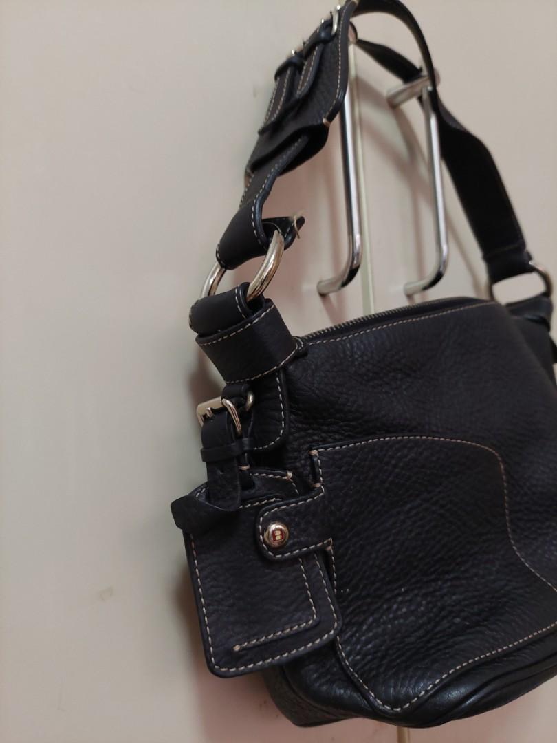 BALLY ladies leather shoulder bag (Category: Luxury Bags & Wallets) located in Manila. Submitted by jen.jen11 (Listing ID 1131875112, Image 2). Description: bought in US $550. never used. BALLY brand black leather bag with dustbag..
