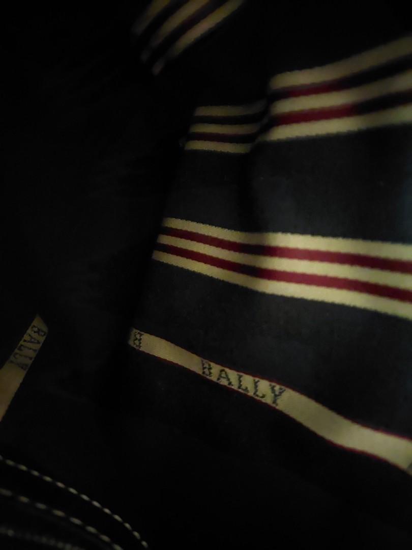BALLY ladies leather shoulder bag (Category: Luxury Bags & Wallets) located in Manila. Submitted by jen.jen11 (Listing ID 1131875112, Image 3). Description: bought in US $550. never used. BALLY brand black leather bag with dustbag..