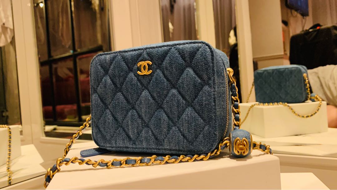 Chanel 22C Pearl Crush Denim Camera Case Vanity Box, Women's Fashion, Bags  & Wallets, Cross-body Bags on Carousell
