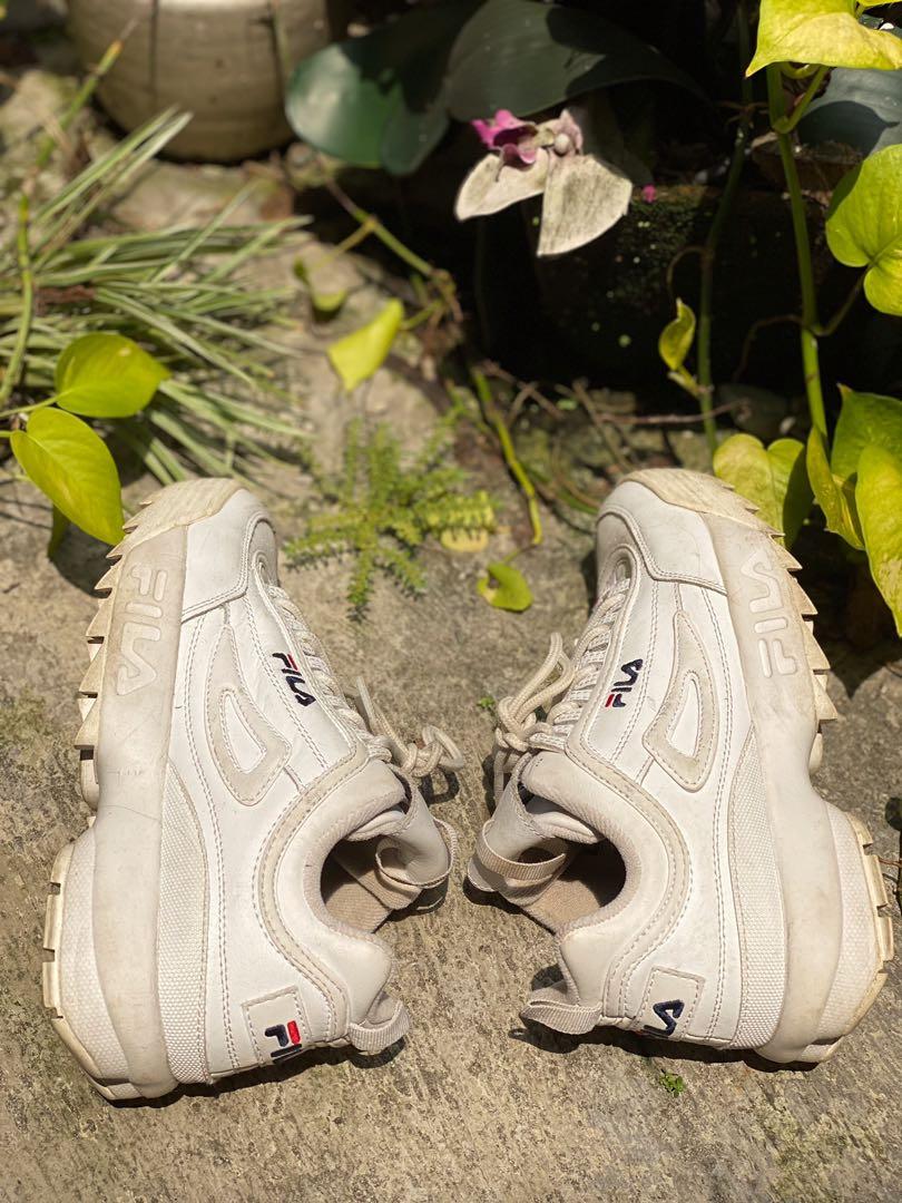 Turun Harga FILA Disruptor II White original bought in Gandaria City size 40 Fesyen Wanita Sepatu di Carousell
