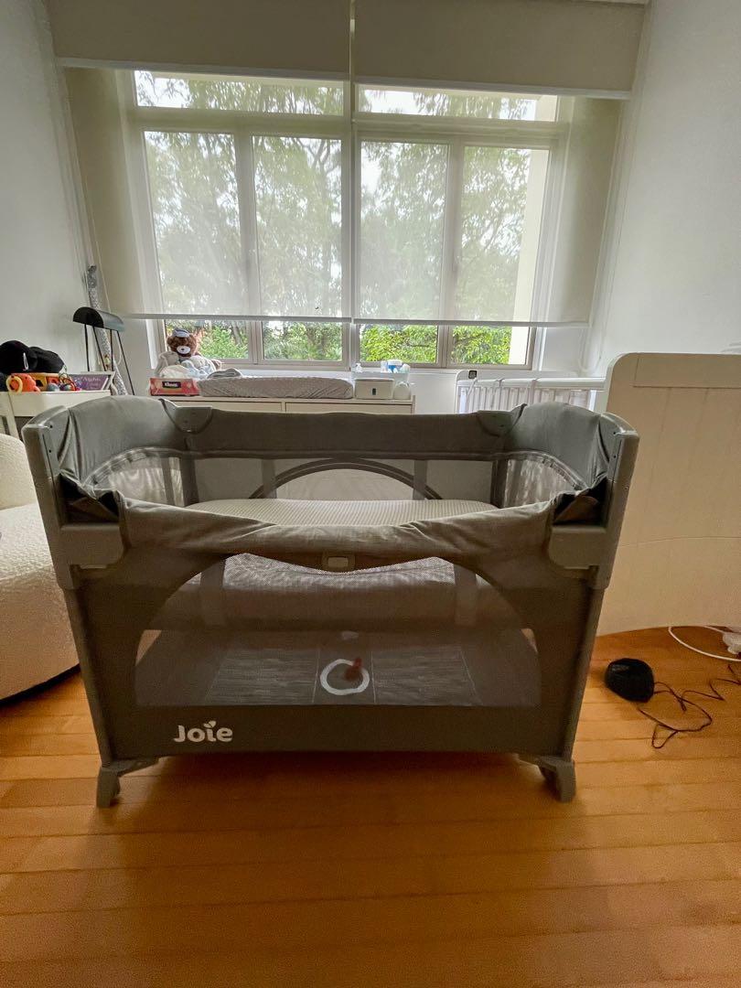 Joie Kubbie Sleep Travel Cot + mattress + travel bag + 4 sheets + 2