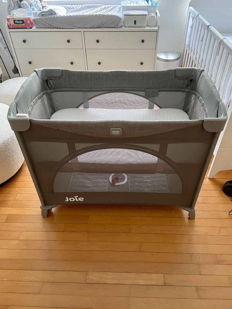 Joie Kubbie Sleep Travel Cot + mattress + travel bag + 4 sheets + 2