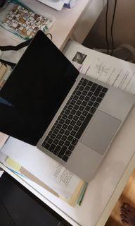 Macbook pro 2017 Retina i7 16gb 1tb ssd 入不到 os有伏版
Keyboard  and  mouse 用不到 ，壞mon 有死線，洗左 os 得(?)圖案，你就看不到死線，電池已發脹,全方位入水,我也回收，whatsapp 63381949