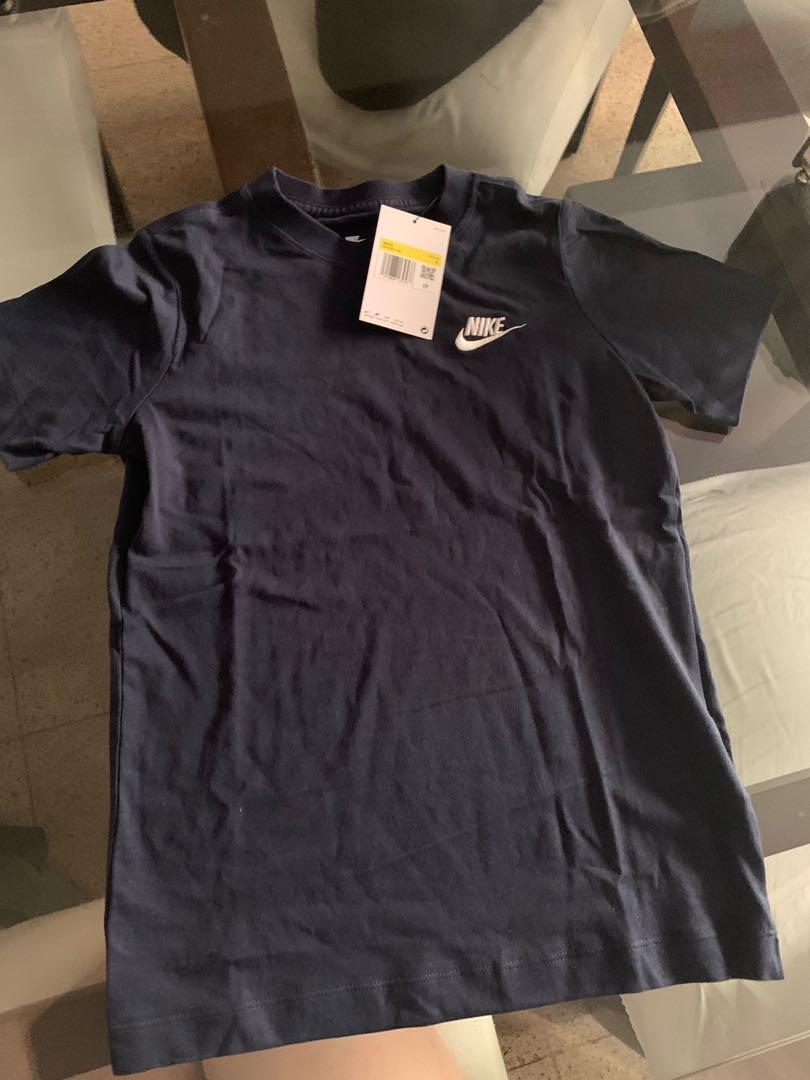 Nike Boys sportswear T shirt size S 