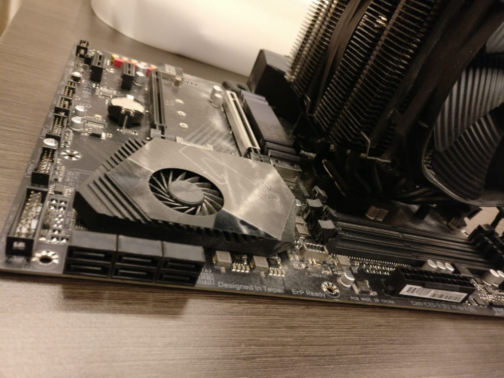 Gigabyte x570 aorus elite ryzen 3700x hot sale
