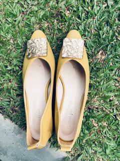 (Category: ) located in . Submitted by farahsellsclothes (Listing ID 1131888002, Image 1). Description: .