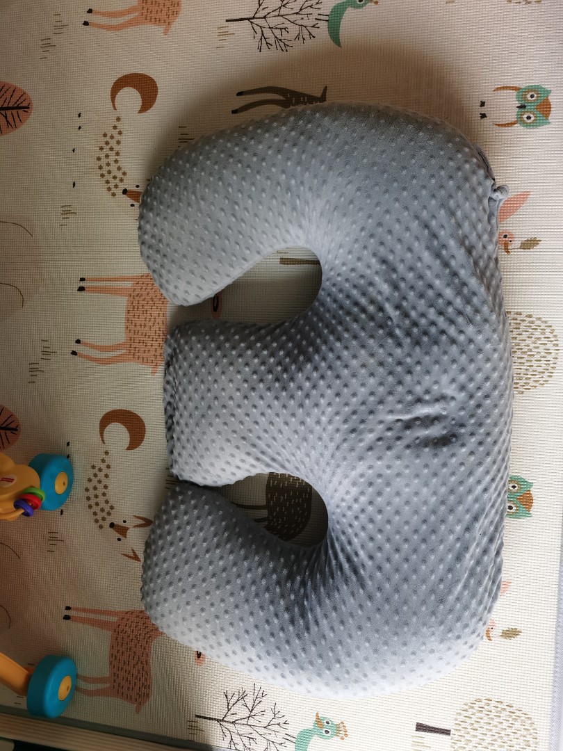 Twin Z twin feeding pillow, Babies & Kids, Nursing & Feeding