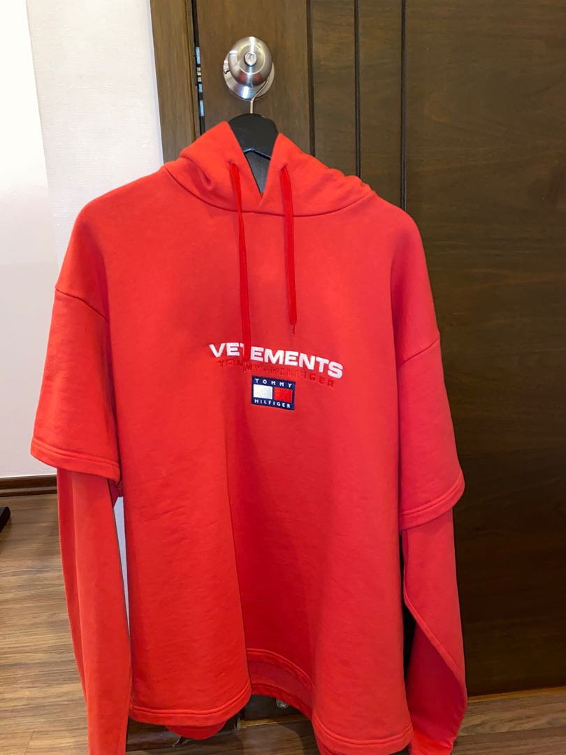 Vetements tommy hilfiger hotsell double sleeve hoodie