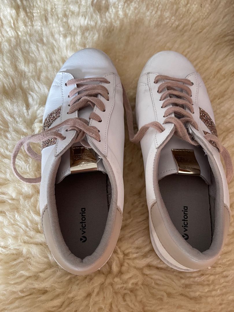 Victoria, Women's Fashion, Footwear, Sneakers on Carousell