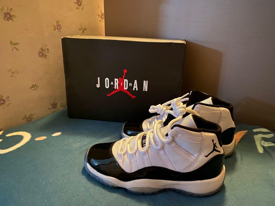 White and store black concord 11