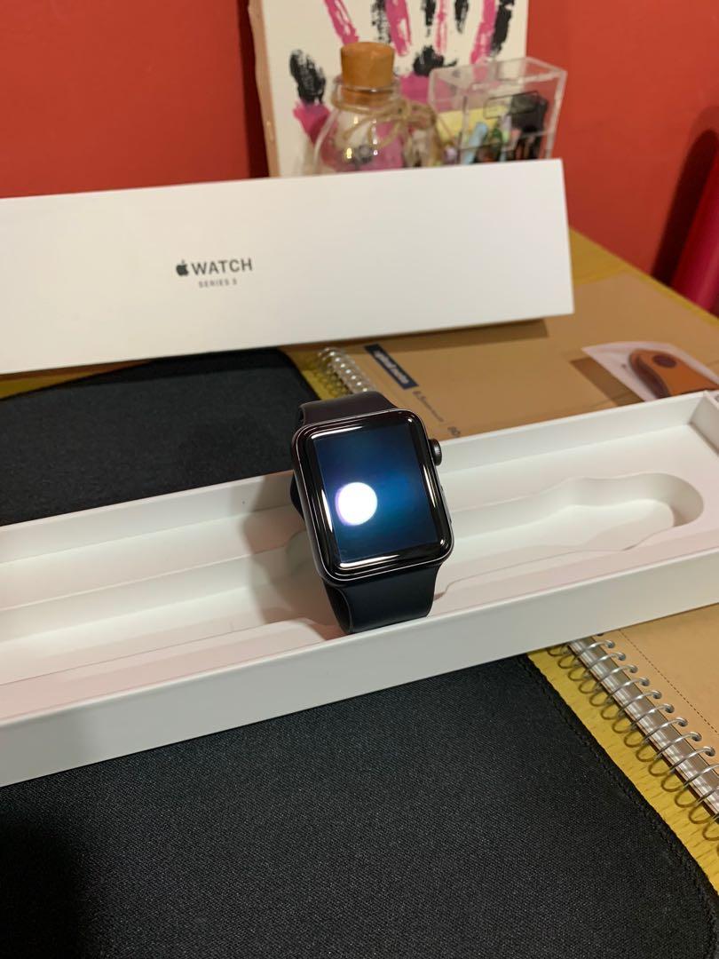 Apple Watch Garansi On Series 3 42 BH 100% Fullset Original Like New,  Telepon Seluler \u0026 Tablet, Lainnya di Carousell