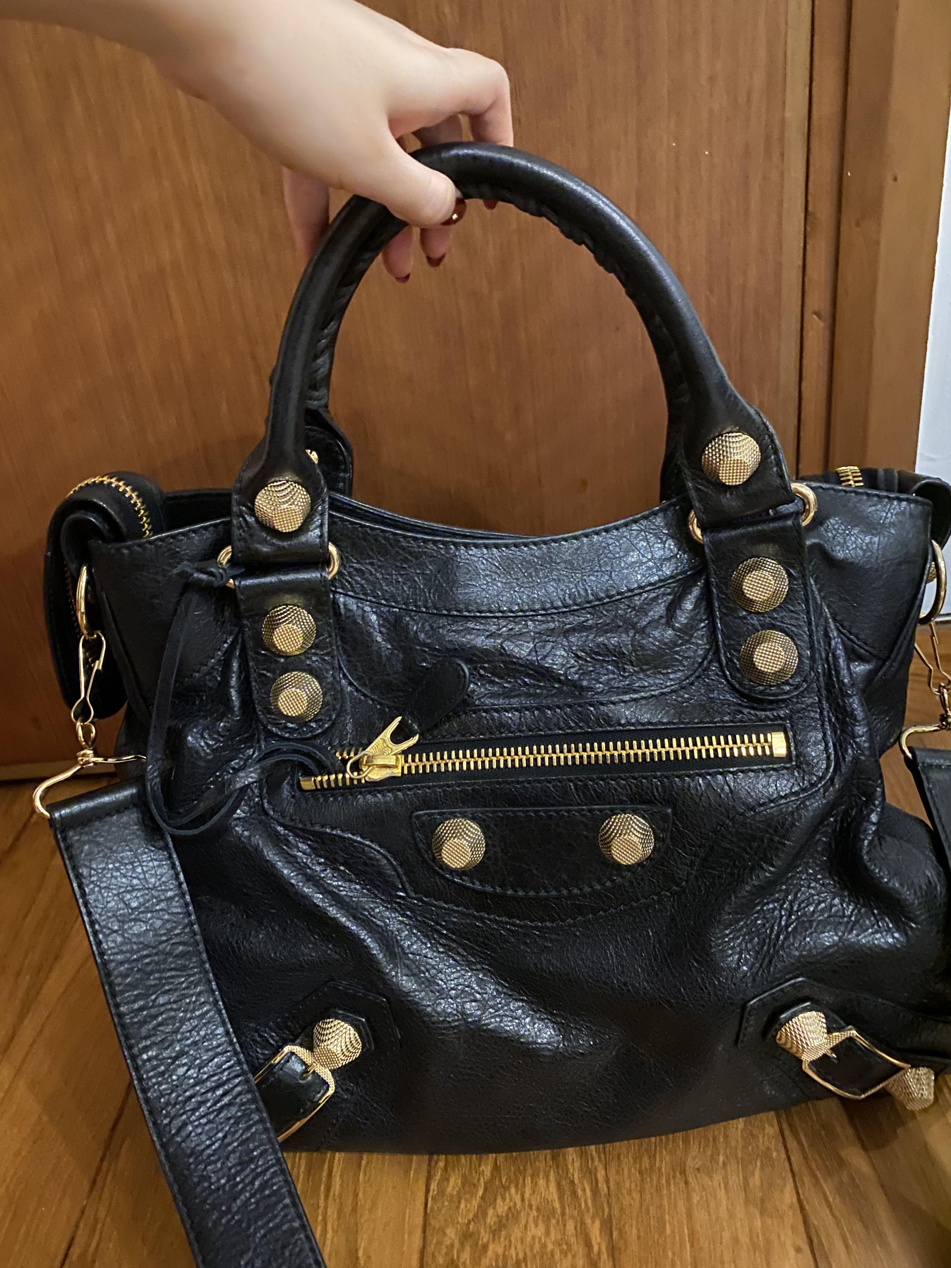 matchmaker brug egoisme Authentic Balenciaga City Bag w Gold Hardware (Big Studs) - Discontinued,  Women's Fashion, Bags & Wallets, Shoulder Bags on Carousell