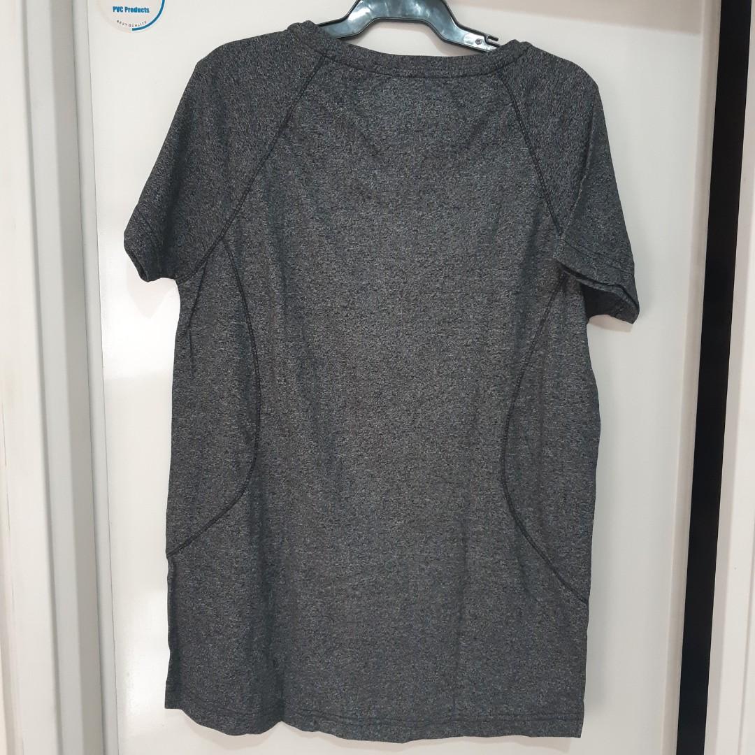 BENCH QUICKDRY GRAY SPORTSWEAT SHIRT LARGE (Category: Activewear) located in Manila. Submitted by nuttypupper (Listing ID 1132012609, Image 2). Description: Used 3 times. RFS: declutter. MOP: Gcash/ Paymaya.