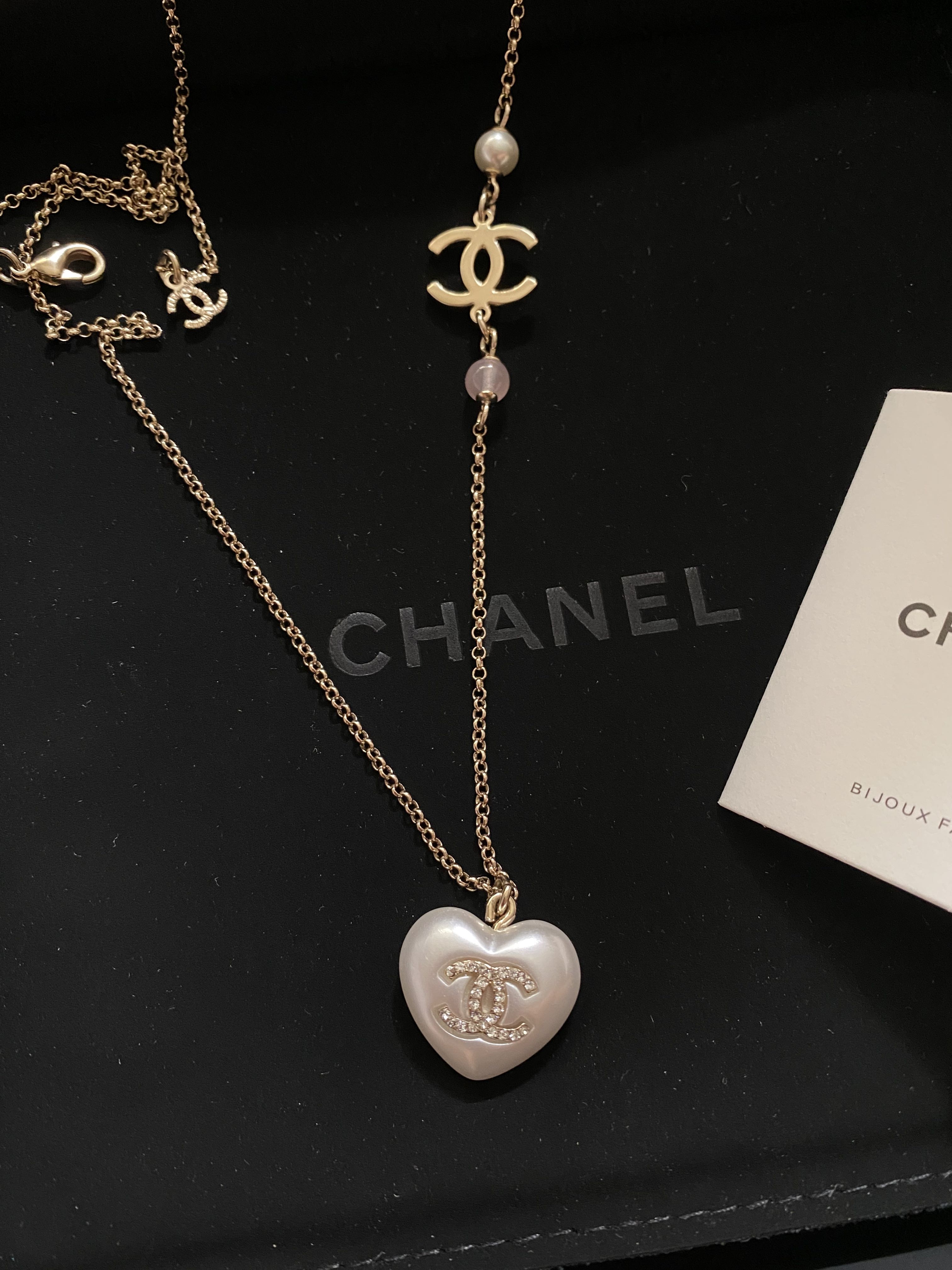 Chanel 21B Heart Pearl Pink Crystal CC Necklace, Women's Fashion