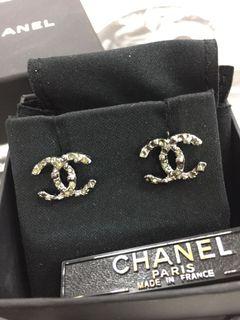 Chanel A64893 雙CC不規則鑽 耳環